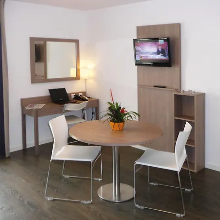 Ξενοδοχείο με διαμερίσματα Zenitude Residences Village 3*
