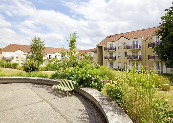 Aparthotel Zenitude Residences Village 3*